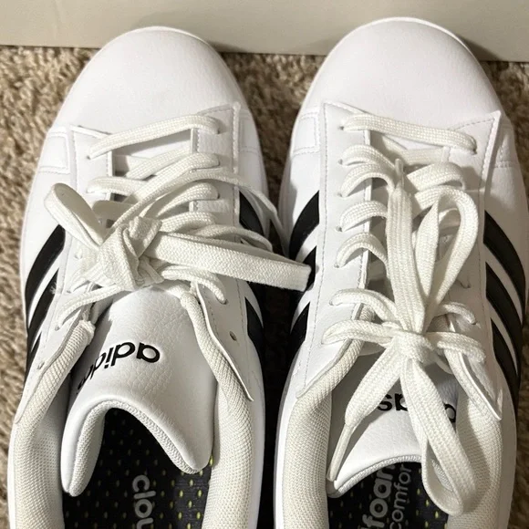 Adidas Classic White and Black Shoes - Picture 10 of 11